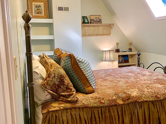 Office/Small Guest BR