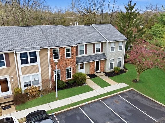 2nd image of 72 Boxgrove Place