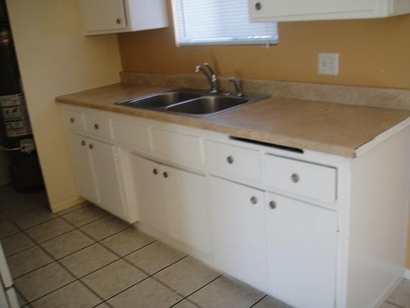 3rd image of 214 N Mayflower St APT 3