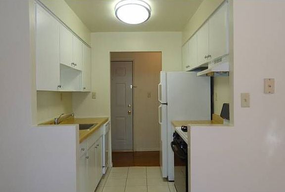 Hardwood Floor at Entrywa