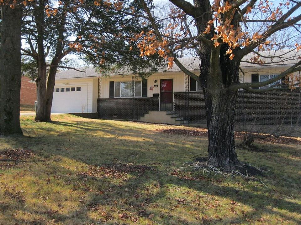 1st image of 1833 N Woodland Ave