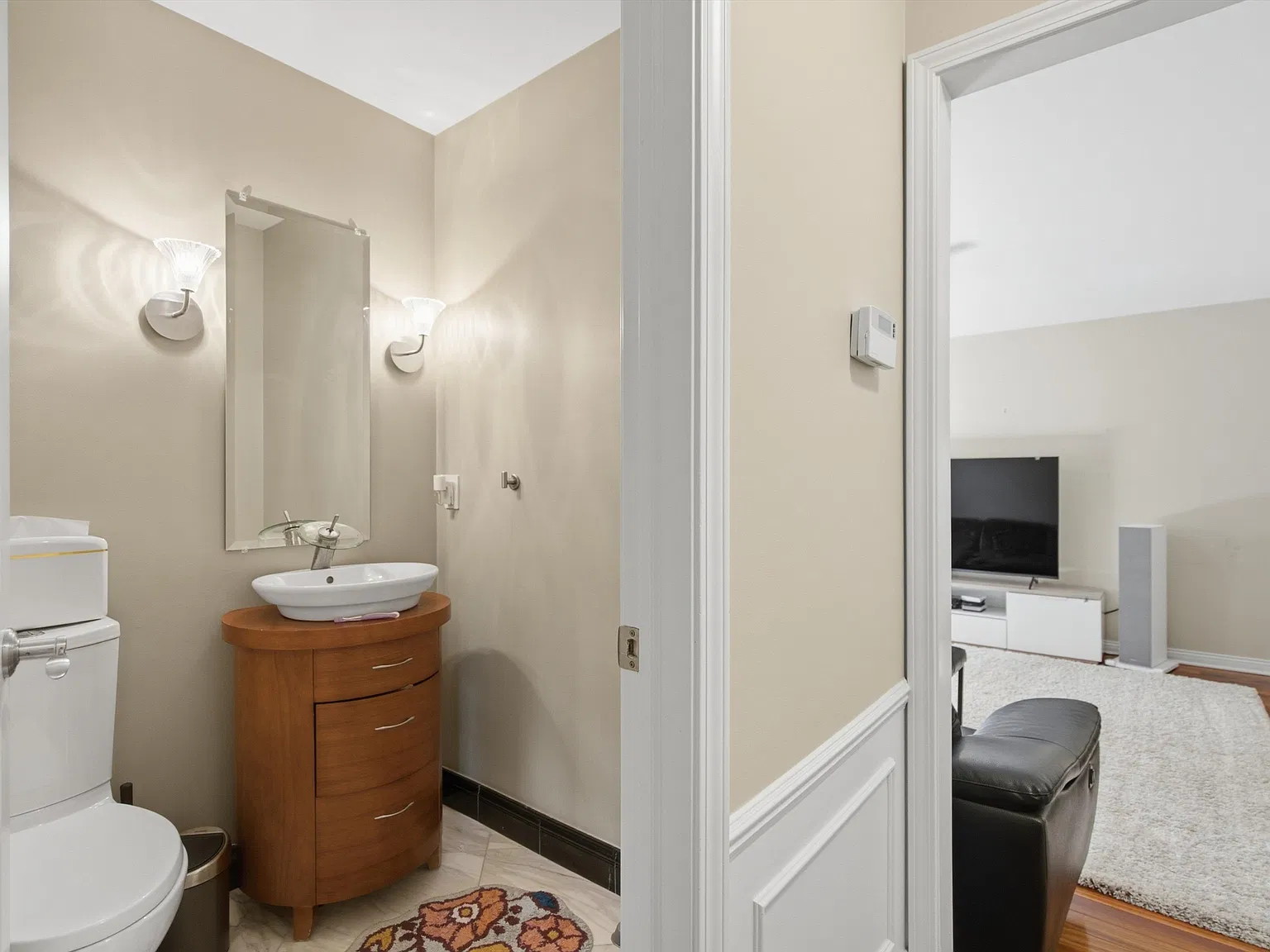 4 bed, 2.5 bath, 2585 sqft, $3,200 — Photo 1
