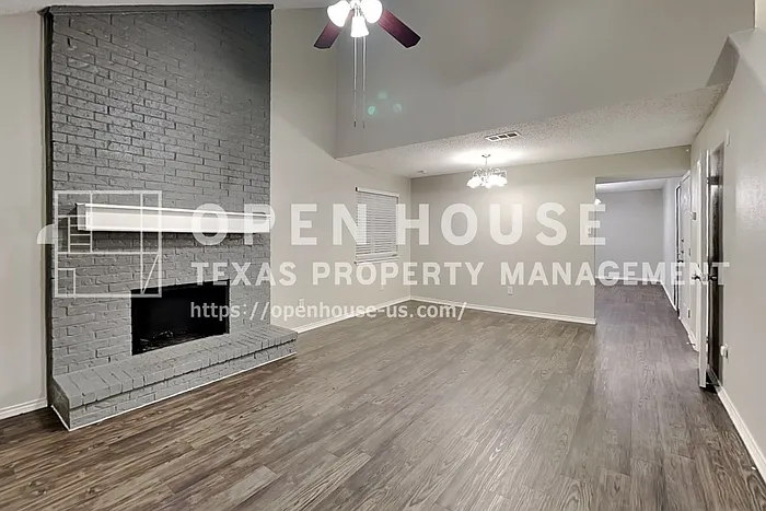 3 bed, 2.0 bath, 1591 sqft, $2,320 — Photo 4