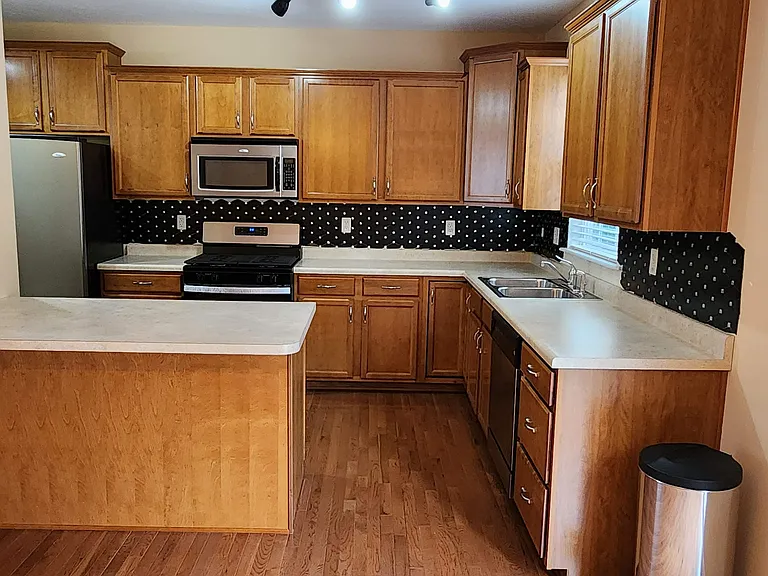 10528 Forest Hill Dr — Photo 17