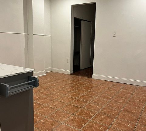 4th image of 716 Wolf St #1