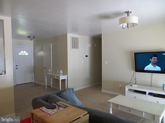 entry foyer from den or din area