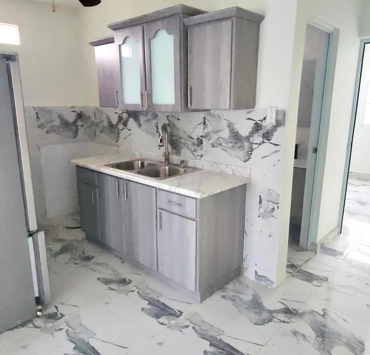3 bed, 2.0 bath, 1800 sqft, $1,000 — Photo 3