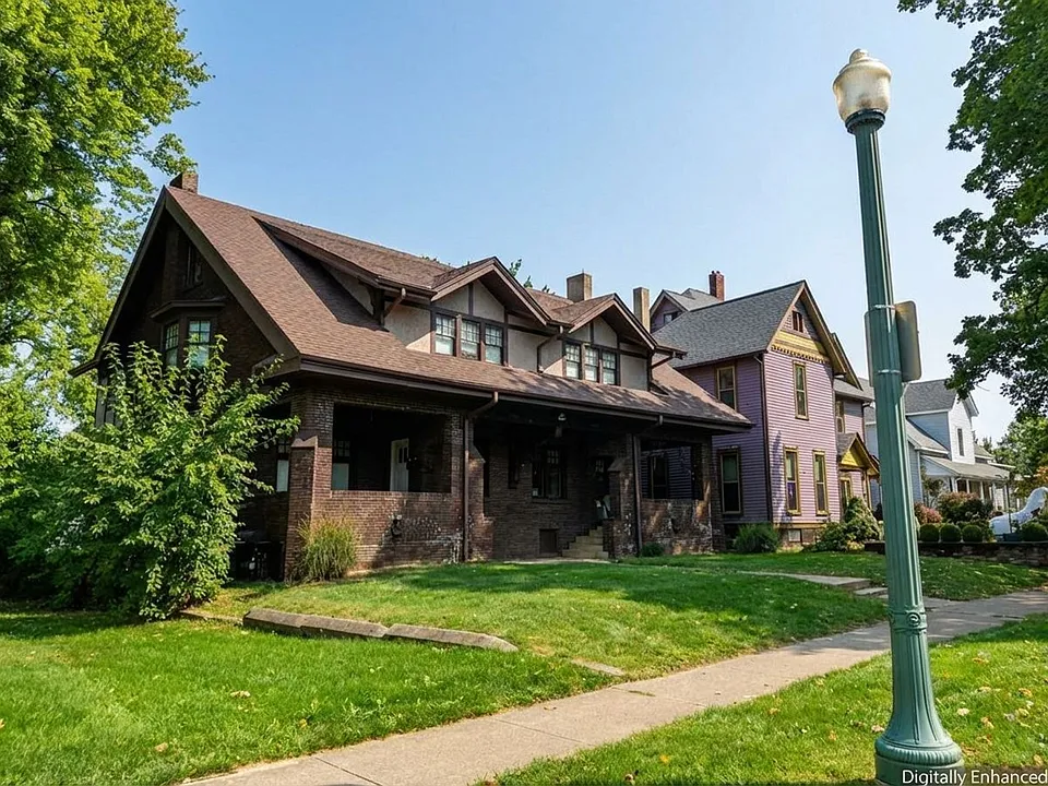 704 E Main St