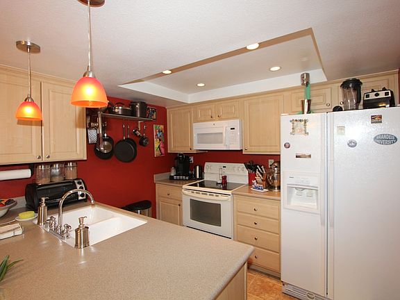 5th image of 18408 Hatteras St Unit 16