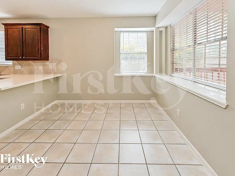 2614 Spring Bend Dr — Photo 5