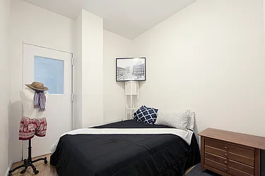 Rented by R New York