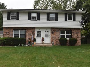 109 Johnston Dr #111, Dousman, WI 53118