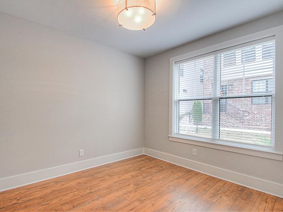 5th image of 736 Oak Meadow Dr #736