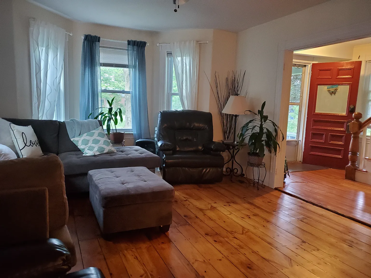 3 bed, 1.5 bath, 1350 sqft, $3,200 — Photo 4