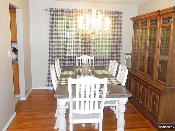 2nd image of 20 Seiler Ct