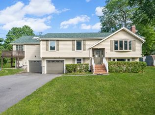 9 Oak Dr, Plainville, MA 02762