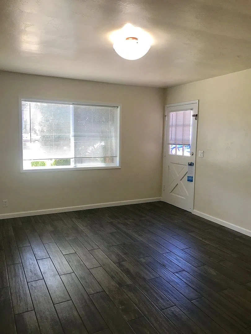 880 Lighthouse — Photo 2