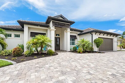 15746 Aqua Cir Photo 1