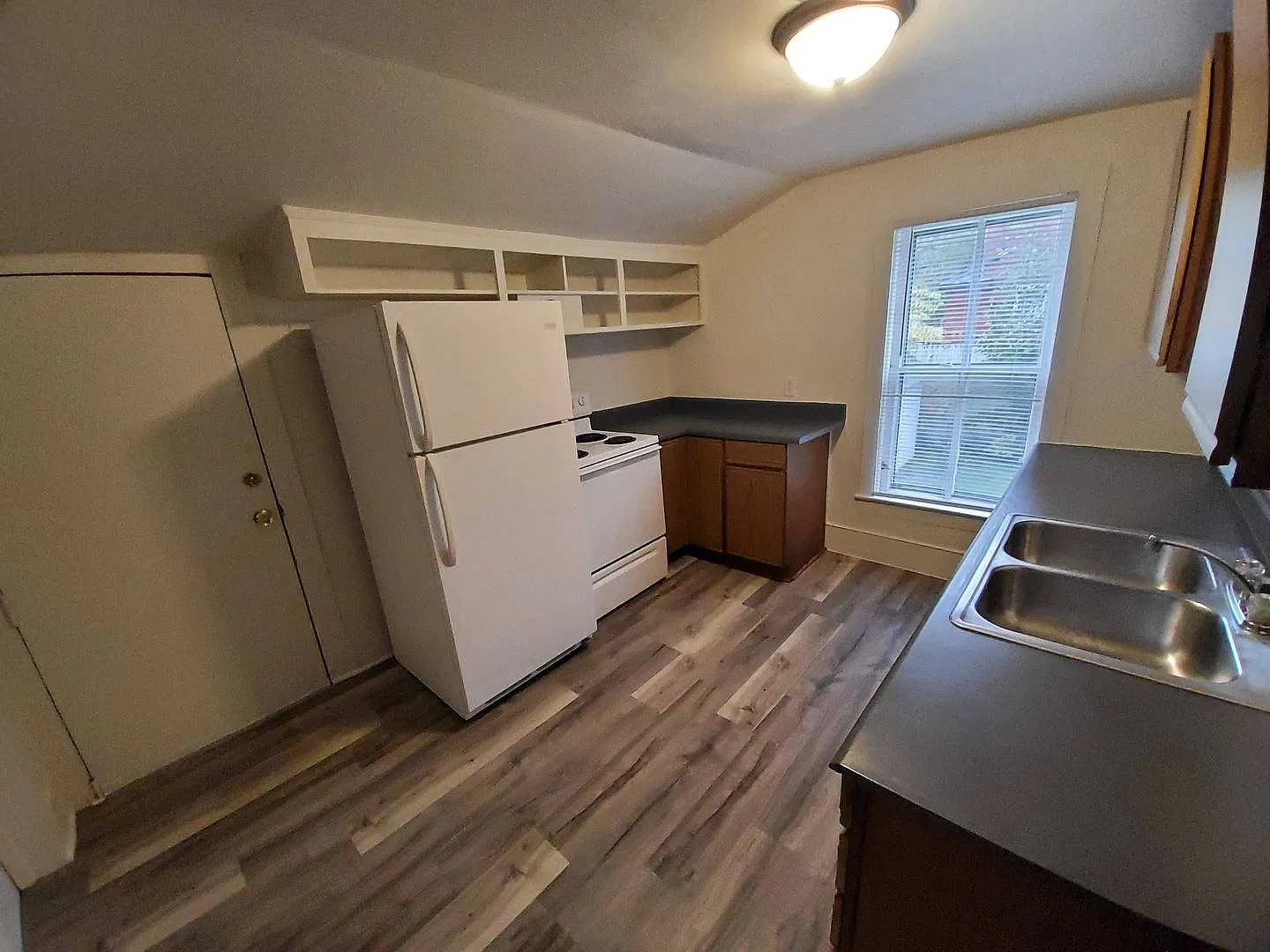 702 N Oneida Street — Photo 3