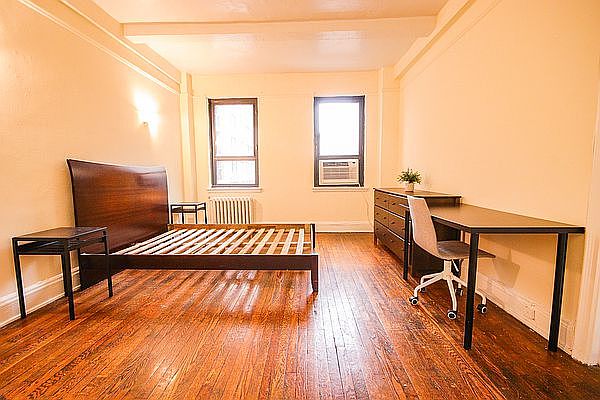 1st image of 11 Waverly Pl #4D
