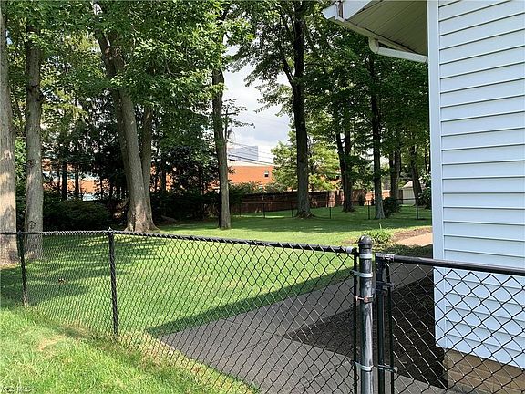 4th image of 6753 Larchmont Dr