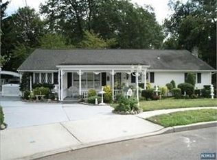 18 Patton Ct, Rochelle Park, NJ 07662