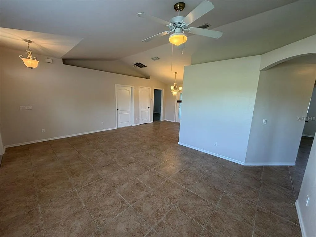 3 bed, 2.0 bath, 1277 sqft, $1,750 — Photo 4