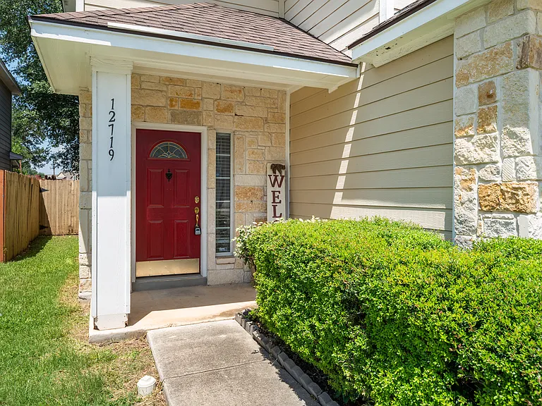 12719 Goldenrain Bay — Photo 5