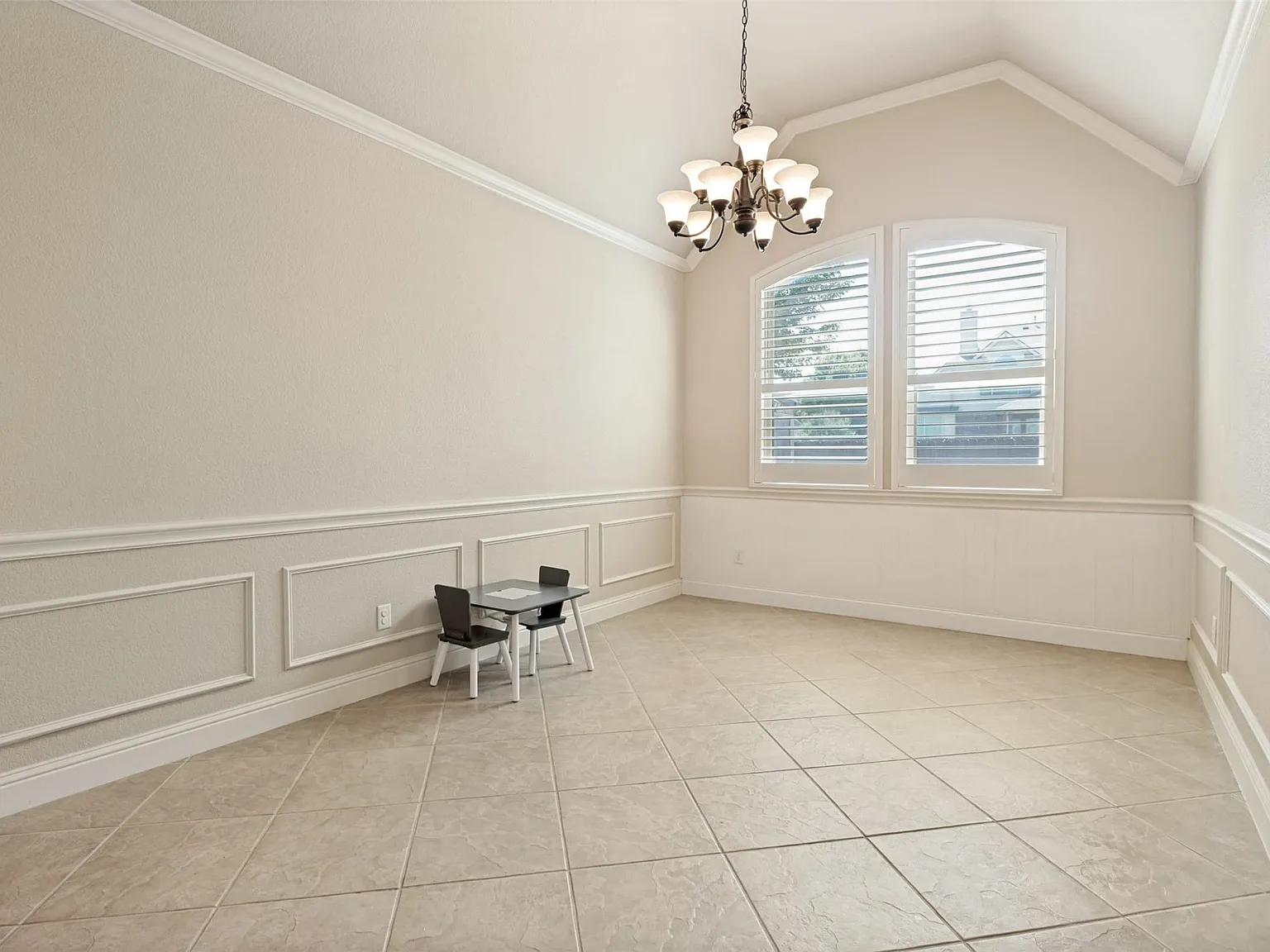 3 bed, 2.0 bath, 2188 sqft, $2,850 — Photo 4
