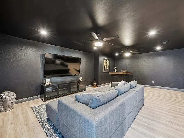 2833 Meadowbrook Dr — Photo 12