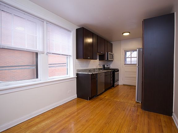 5th image of 4033 W School St APT 2B