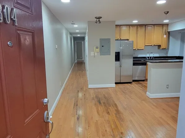 2201 Hunter Pl SE APT 304, Washington, DC 20020