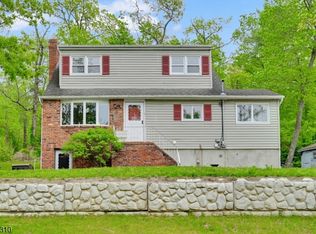 104 Lake Park Ter W, Hewitt, NJ 07421