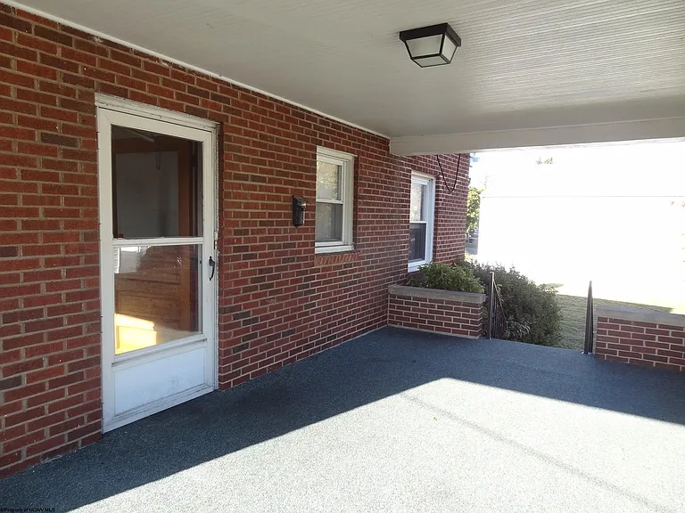 836 Fairmont Rd — Photo 2