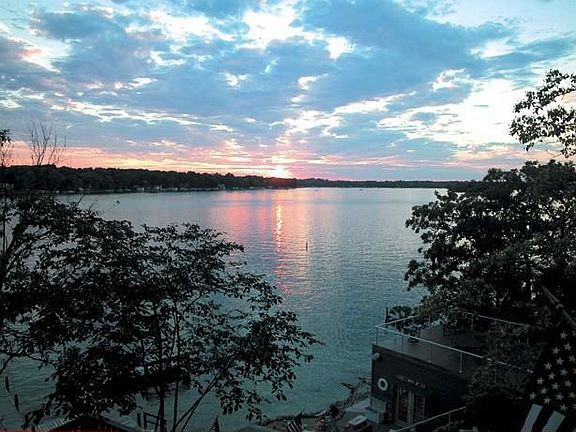 Walking distance to Nagawicka Lake