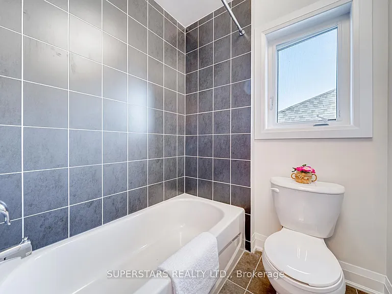 33 John Dallimore Dr — Photo 28