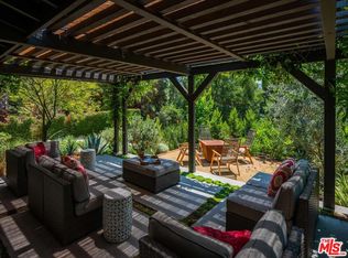 12171 Valleyheart Dr, Studio City, CA 91604