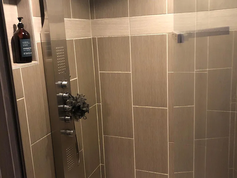 2405 W Carver St — Photo 6