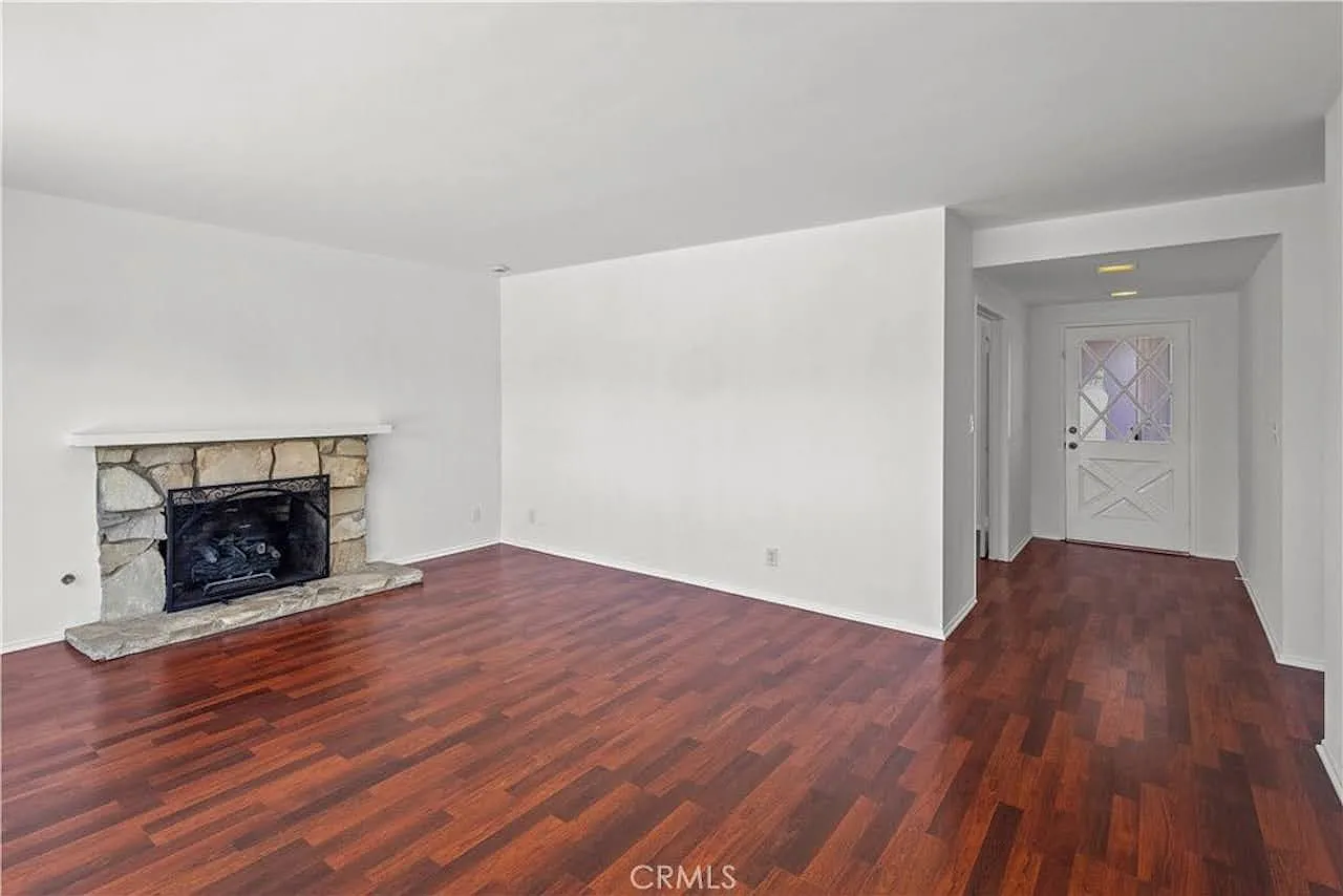 5 bed, 1651 sqft, $5,300 — Photo 4