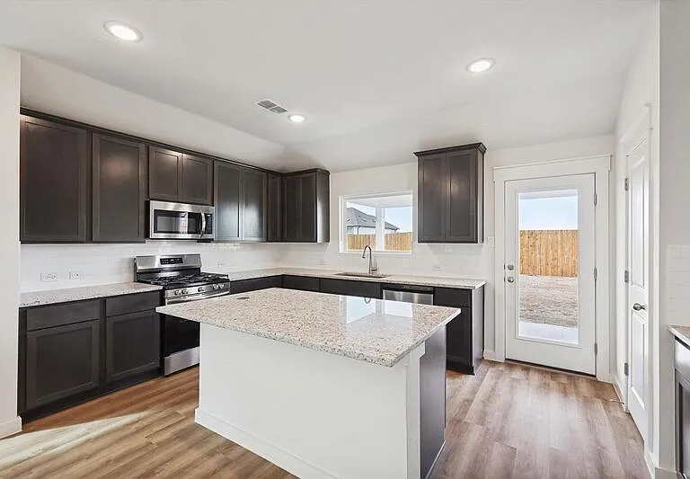 514 Weller Rd — Photo 3