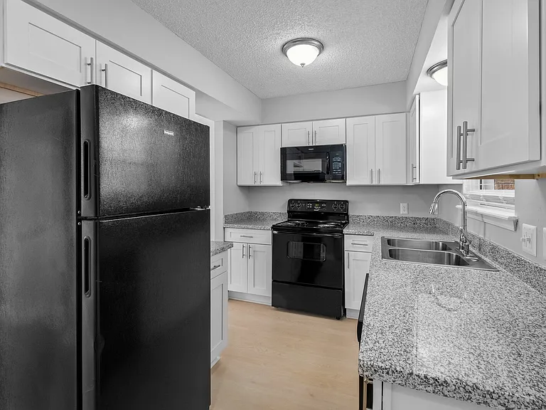 1377 E Sequoyah Ct — Photo 3