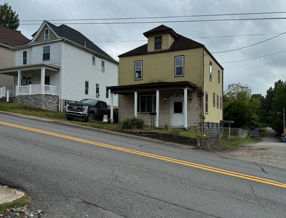 1st image of 604 7th St