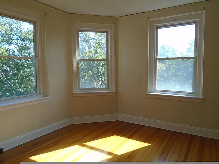 Craigie Cir — Photo 15