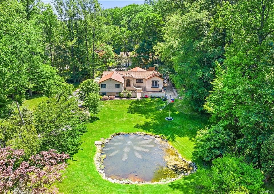 1st image of 49 Roosevelt Dr