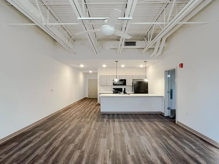 Gateway Lofts I — Photo 17