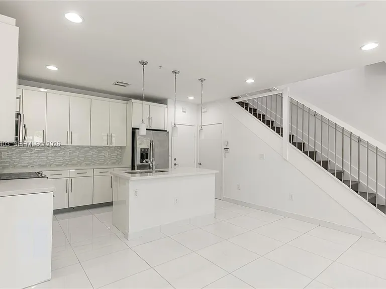 2610 NE 213th St #103 — Photo 7