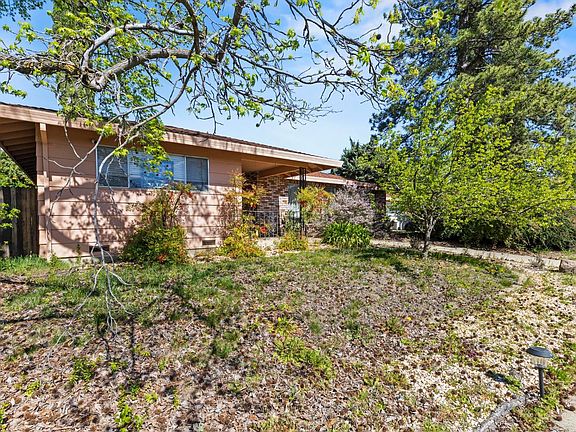 2nd image of 1581 Valley View Dr