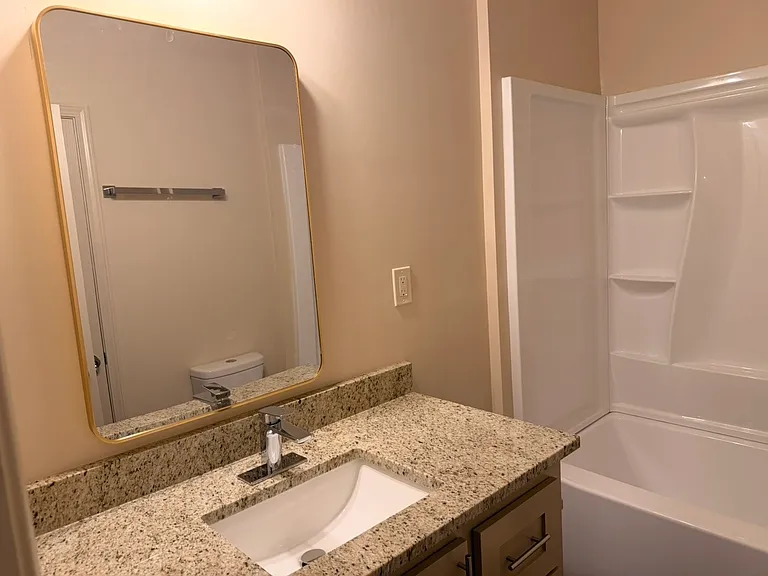 112 Dearborne St #B — Photo 16