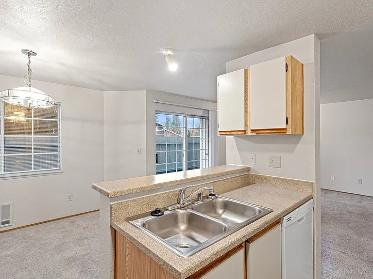 Heron View Apartment Homes — Photo 41