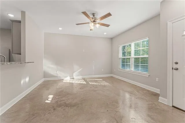 3 bed, 2.0 bath, 977 sqft, $1,625 — Photo 4